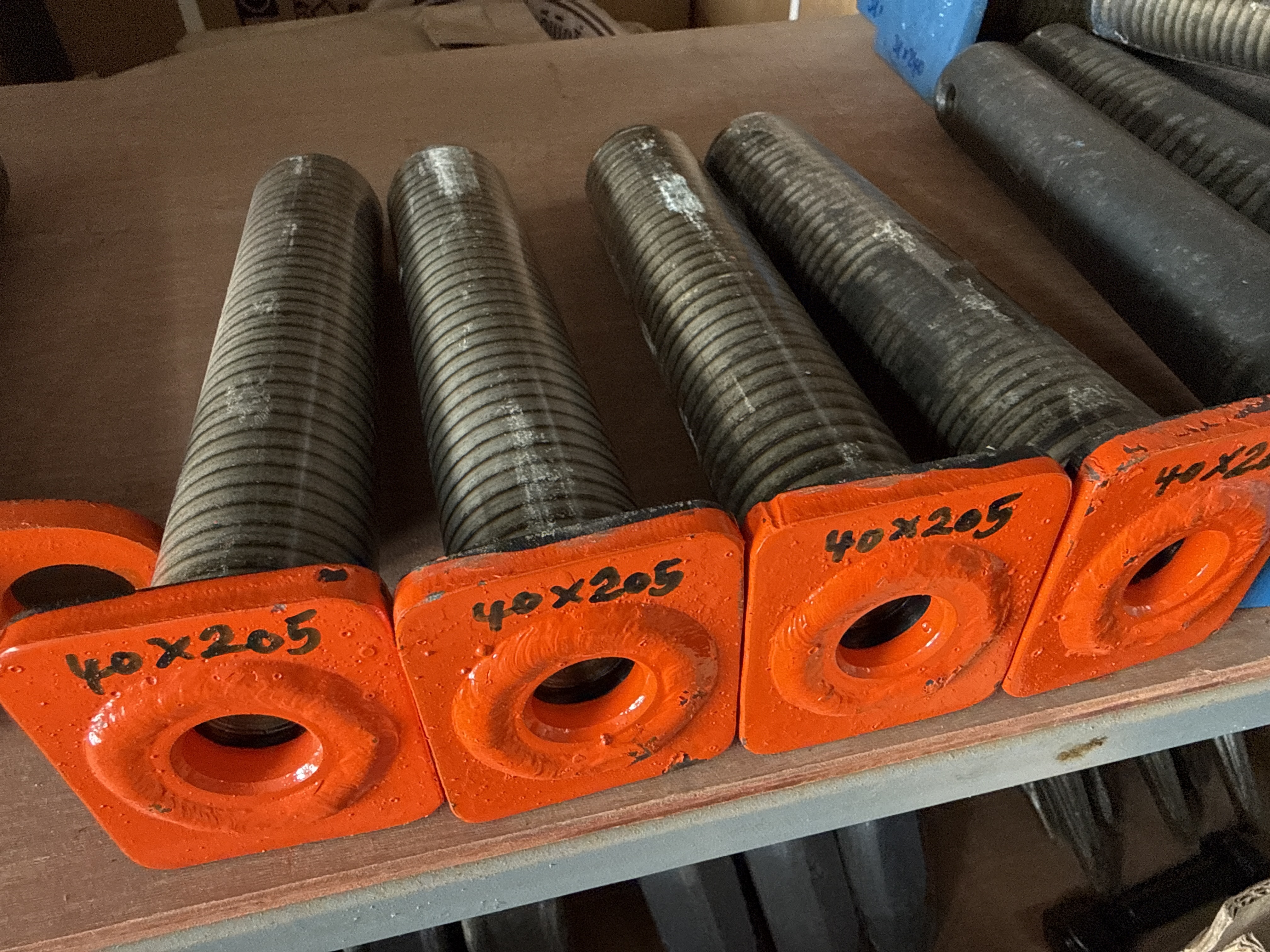 TNT-40-205